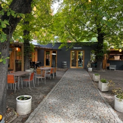 Restaurace MARINA GARDEN - Podol� - posezen� na zahr�dc