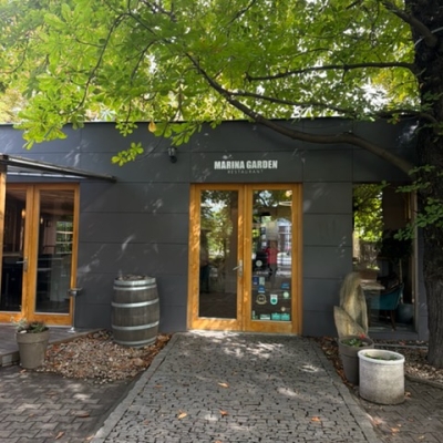 Restaurace MARINA GARDEN - Podol� - posezen� na zahr�dc